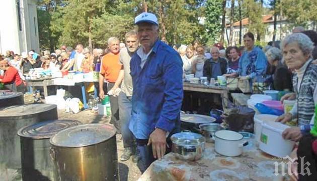 Майстор бърка чудодейни курбани