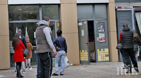 Опашки се вият пред куриерските фирми за Коледа