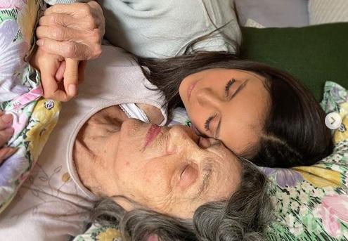 Почина бабата на Нина Добрев