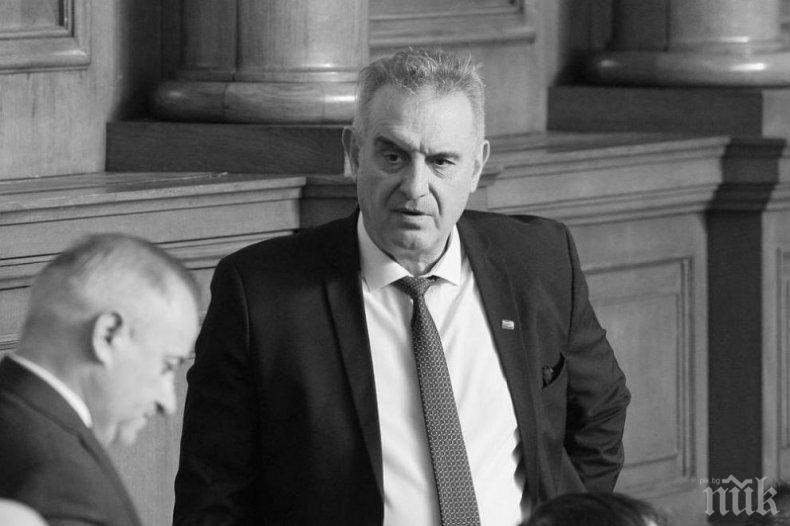 Семейството и най-близките приятели си взеха последно сбогом с Валентин Касабов (ВИДЕО)