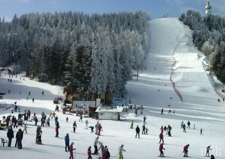 Пампорово открива ски сезона ден по рано заради обилния снеговалеж На