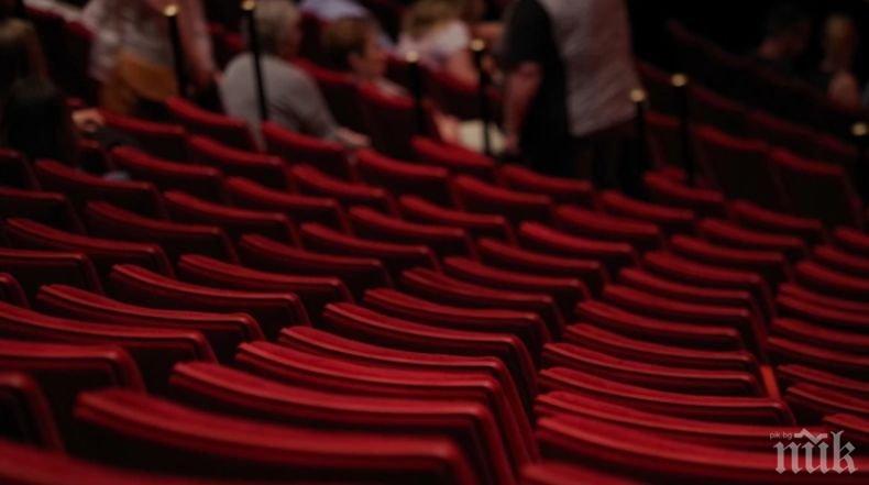 Пазарджишкият театър посвети представление на медиците на първа линия