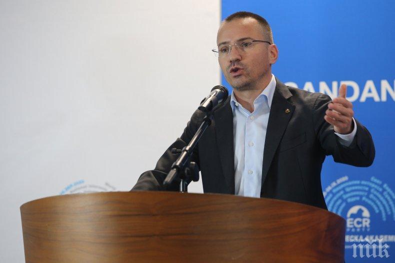 Евродепутатът и новоизбран съпредседател на ВМРО Ангел Джамбазки бе обвинен че е направил