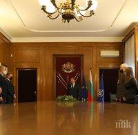 Вицепремиерът Каракачанов награди доброволци, участвали на първа линия в борбата срещу COVID – 19 