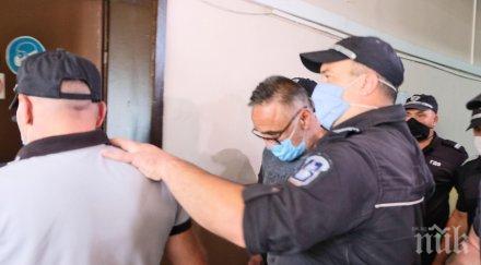 извънредно пуснаха каплата домашен арест