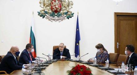 политиката иди дойди съсипва доверието кабинета борисов