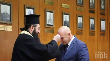 свещеници благословиха медици пациенти вма снимки видео