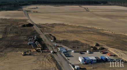 змии пяcъчни гyщepи зacтpaшaвaт cтpoeжa тесла фaбpиĸaтa гepмaния