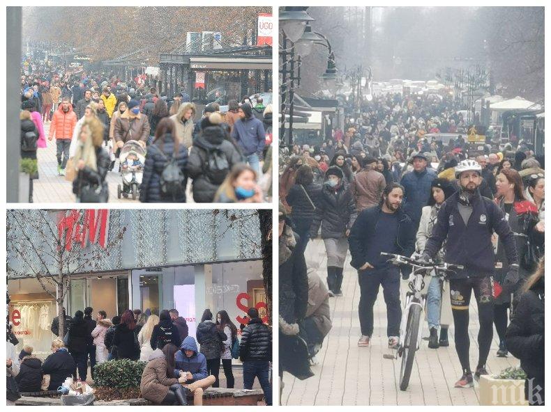 МОРЕ ОТ НАРОД ПО ВИТОШКА! Заради затворените молове: Тълпи вият опашки в центъра на София, не носят маски (СНИМКИ)