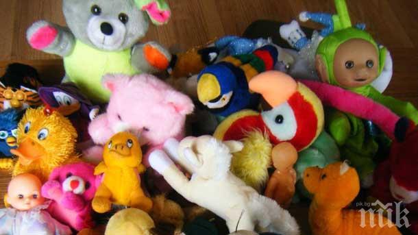 Община Павел баня раздава подаръци на децата