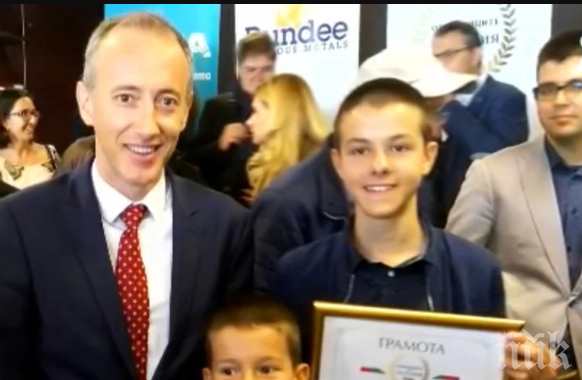 НАША ГОРДОСТ: 15-годишен българин върви по стъпките на Бил Гейтс