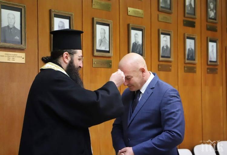 Свещеници благословиха медици и пациенти във ВМА (СНИМКИ/ВИДЕО)