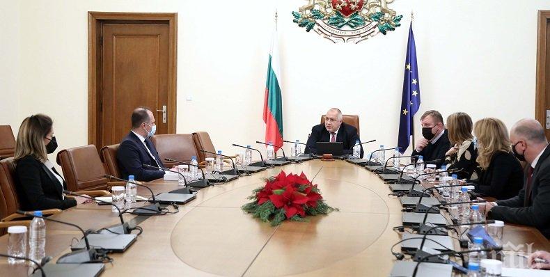 Правителството с готовност да подпомогне с ваксини страните от Западните Балканите и Източното партньорство след задоволяване на националните ни потребности (ВИДЕО/СНИМКИ)

