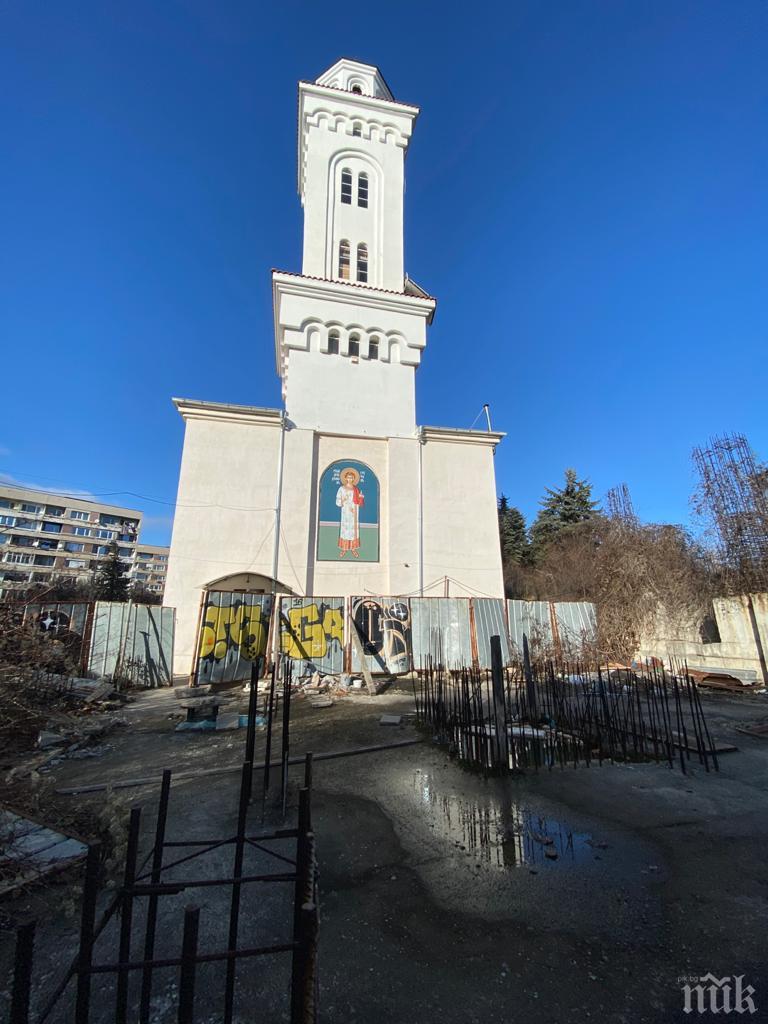 Георг Георгиев и Тодор Кръстев посетиха храм „Св.Стефан“ в София, за който правителството отпусна 500 000 лв. 