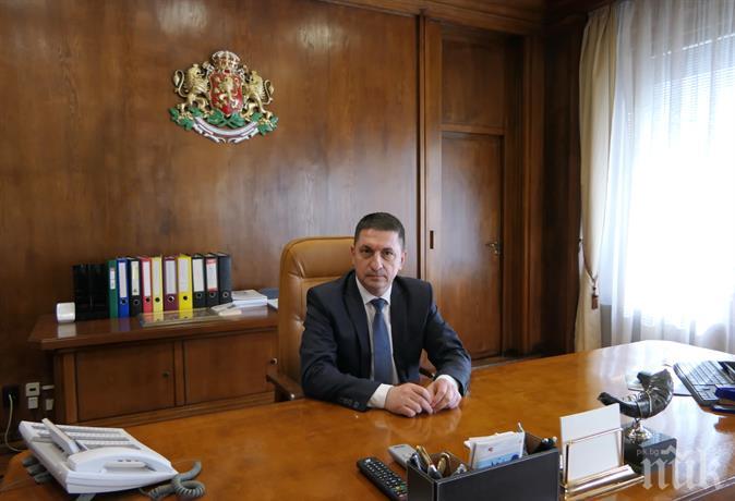 Вътрешният министър с обръщение към служителите на МВР преди празниците