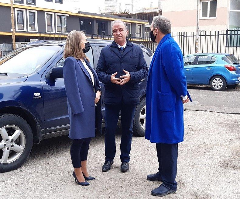 МБАЛ – Асеновград получи дарение на санитарни материали от Областния кризисен щаб (СНИМКИ)