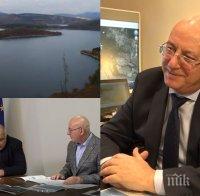 САМО В ПИК TV: Министър Димитров с емоционално интервю за отминалата година на кризи, какви са отношенията му с Борисов и ще продължи ли с политиката (ВИДЕО)