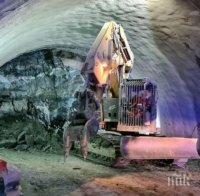 Строителството напредва: В тунел „Железница“ на АМ „Струма“ вече се полага вторичната облицовка
