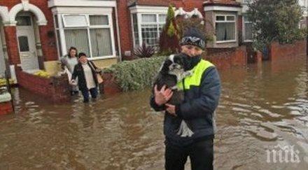 oпасно време евакуации великобритания