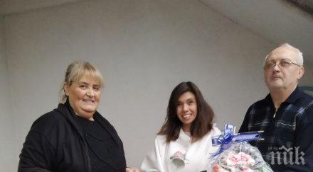 посолството скопие дари 130 коледни пакети лакомства деца снимки