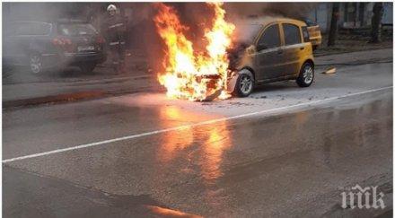 ужасяващо зрелище такси пламна факла натоварена улица видин снимки