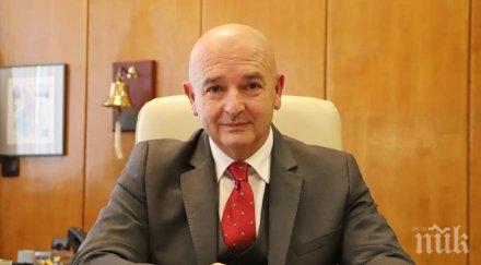 личен пример ген мутафчийски ваксинира първи вма