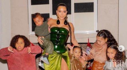 ким кардашиян плочки корема коледа