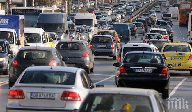 ГОЛЯМОТО ЗАВРЪЩАНЕ: Стотици се прибират в края на почивните дни