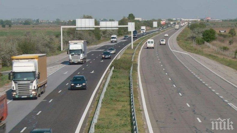 ТИР се размина по чудо от падане от АМ Тракия при пътен възел Оризово