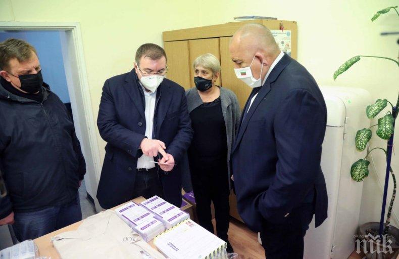 Министър Ангелов и щабът с отчет пред Борисов за броя на заразените и как върви пандемията у нас (ВИДЕО)