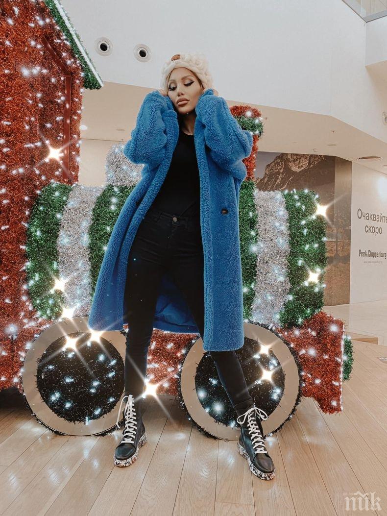 Малката Джулка вдига наздравици по носия (СНИМКА)