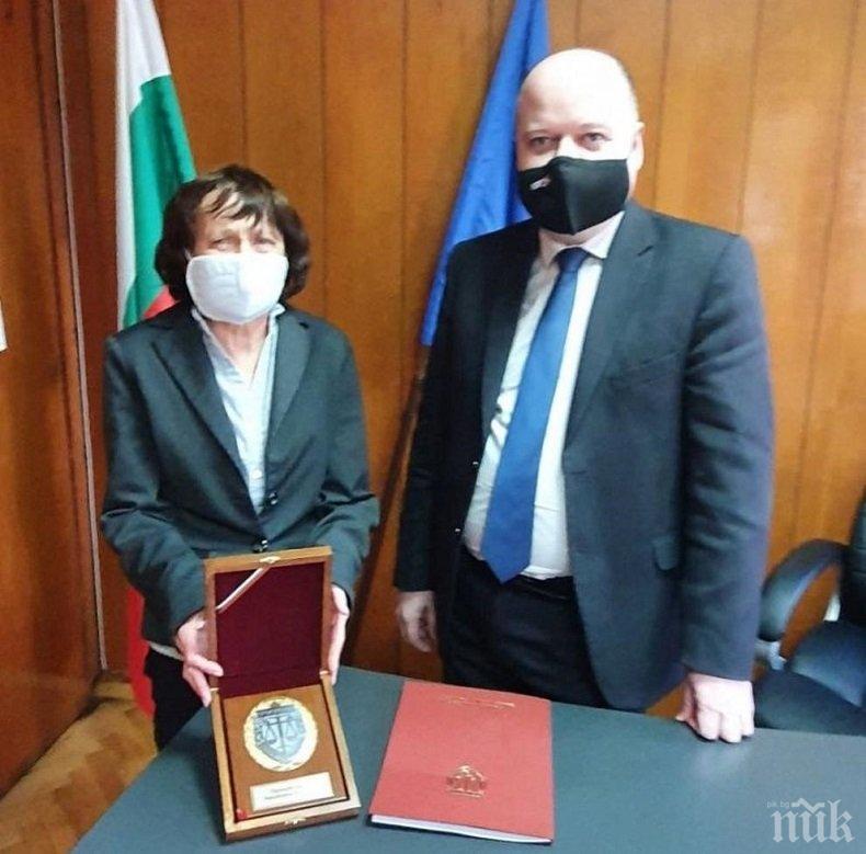 Иван Гешев награди прокурор от Районна прокуратура – Сливен за цялостен принос в професионалната кариера