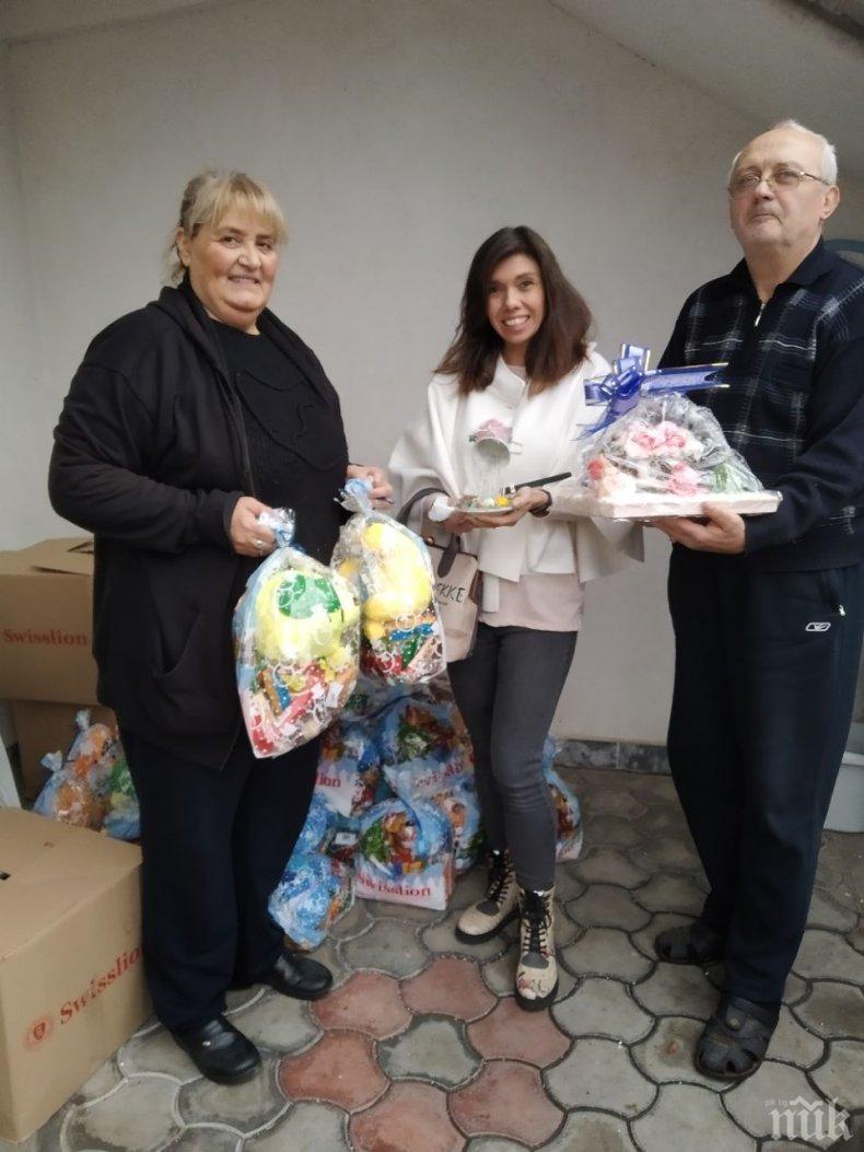 Посолството ни в Скопие дари 130 коледни пакети с лакомства за деца (СНИМКИ)