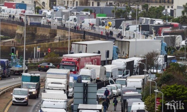 Лондон прати 1000 войници в блокирания Дувър