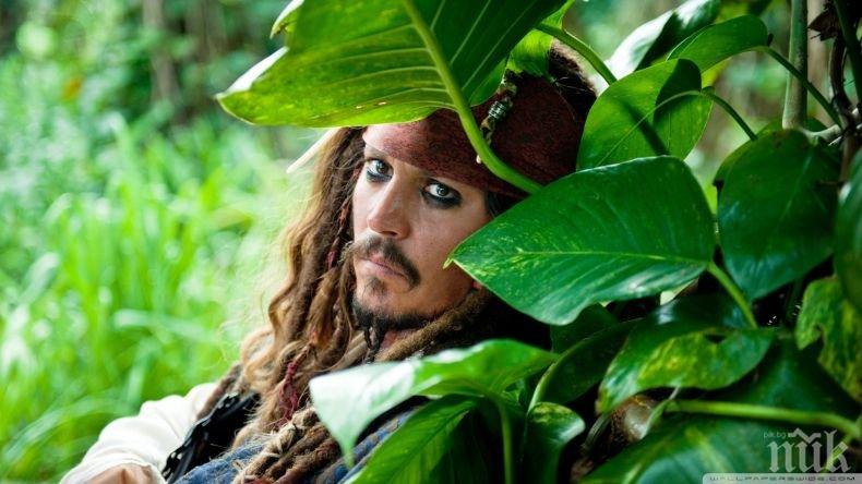 Джони Деп финтира съдиите