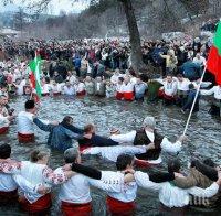 4-годишният Димчо взе кръста на мъжкото хоро в Калофер