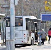 Екшън навръх Нова година: Пловдивчанин се озова между предните гуми на рейс след внезапна спирачка (СНИМКИ)