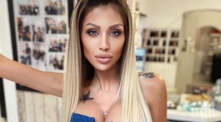 малката джулка изпълзя завивките ботуши снимка