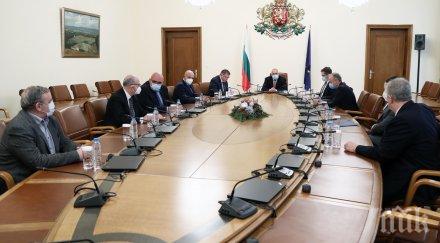 извънредно пик среща борисов постигнат траен ефект противоепидемичните мерки яслите детските градини училищата учениците клас отворят януари видео