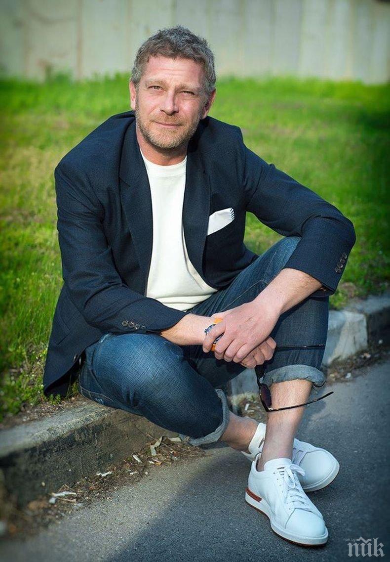 Вергов награби Теодора Духовникова в банята (СНИМКА)