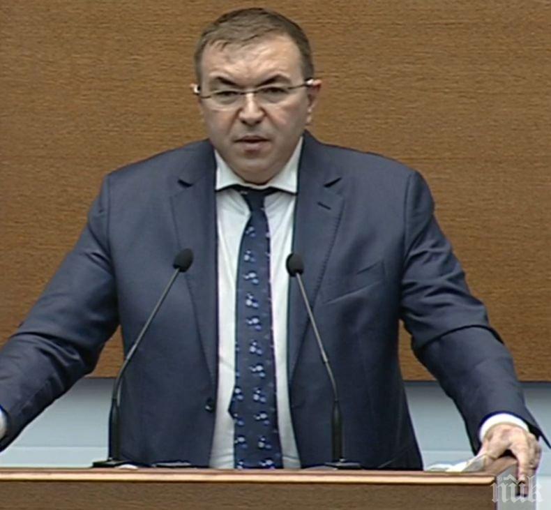 Здравният министър поряза Марияна Николова за хотелите за Нова година