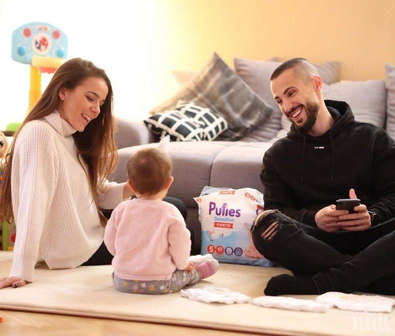 Дъщеричката на Наум Шопов стана на годинка (СНИМКИ)