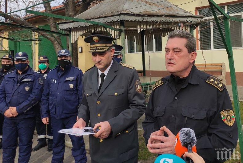 Шефът на пожарната награди огнеборци и полицаи, участвали в ликвидиране на произшествие на жп гарата в Борово