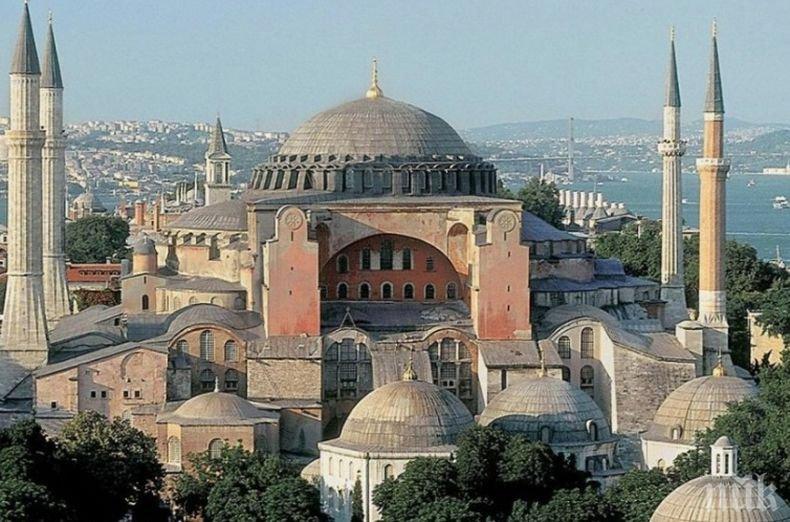 Президентът на Турция с равносметка: Превръщането на „Света София“ в джамия е короната на 2020 г.