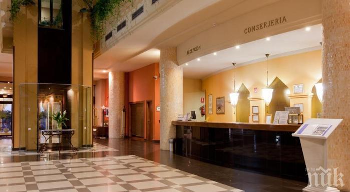 Приходите на хотелите се стопиха със 71%