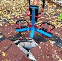 Вандали потрошиха за четвърти път детска площадка в Каварна (СНИМКИ)