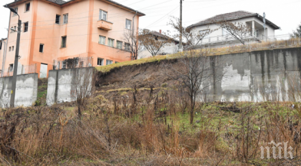 експерти направят оглед срутената стена село пороминово