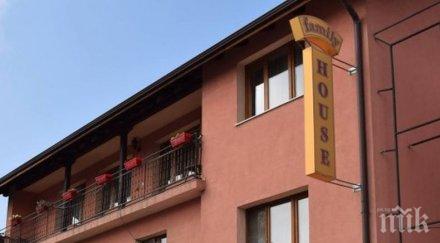 супер куриоз продават хотел заедно бащата собственика