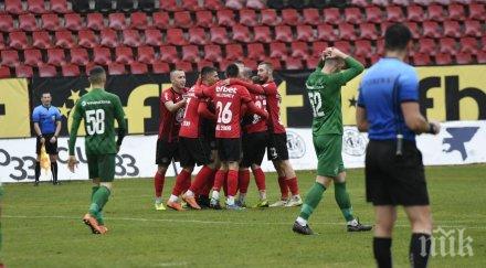 локо раздели четирима