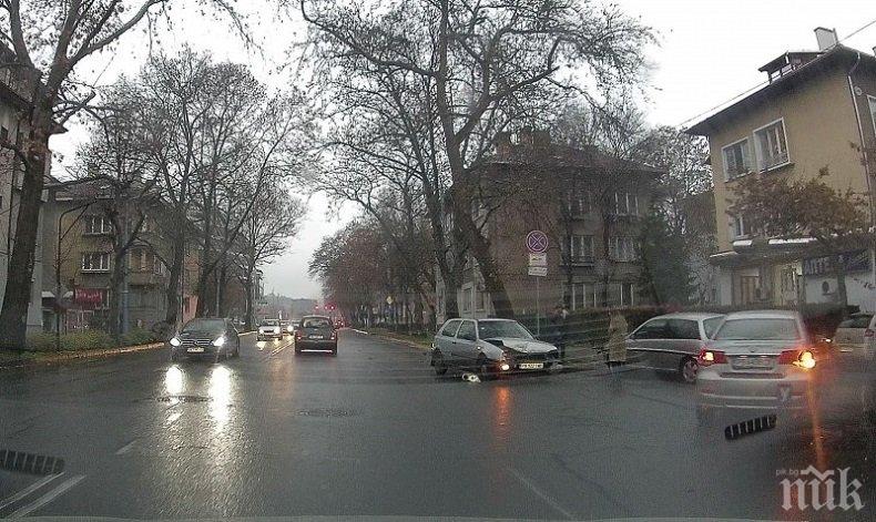 ЧЕЛЕН СБЛЪСЪК: Две коли се помляха в Пловдив